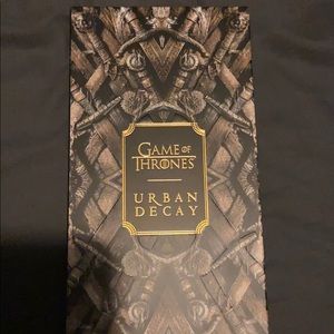 Game of Thrones eyeshadow pallete! 🐉